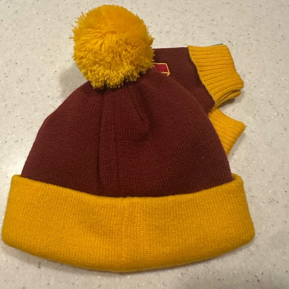 NWT Infant NFL ‘47 Washington Commanders Burgundy & Gold Beanie & Mittens Set